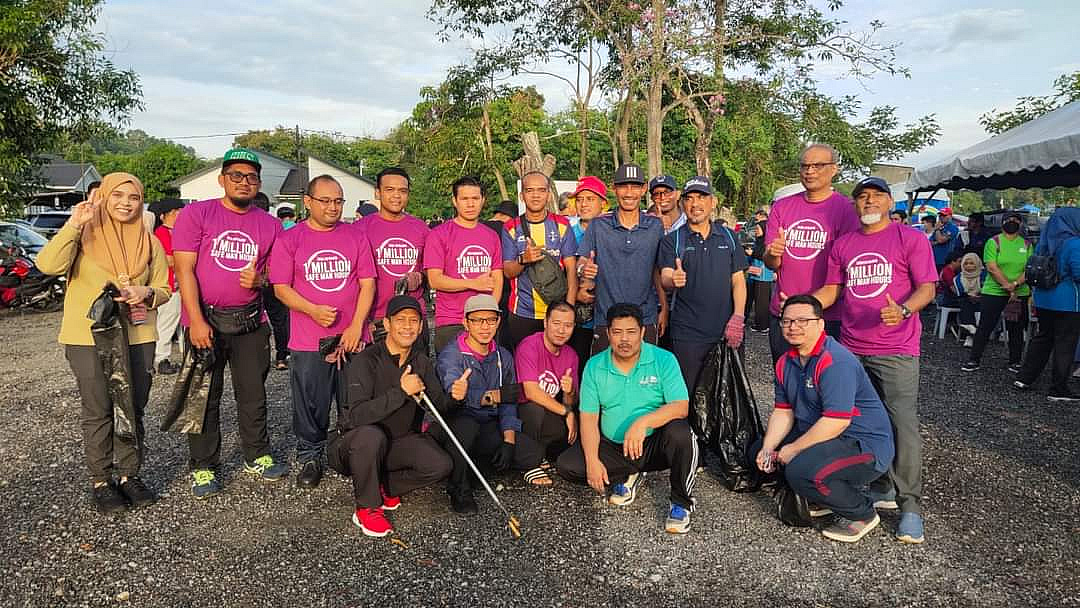 Program Gotong Royong KUDAH (Kutip Sampah Sambil Riadah)